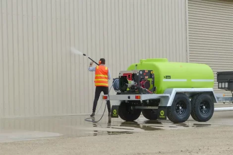 xTreme-Pressure-Washer Trailer JetWave Feature used for Cleaning Industrial Buildings and Trailers